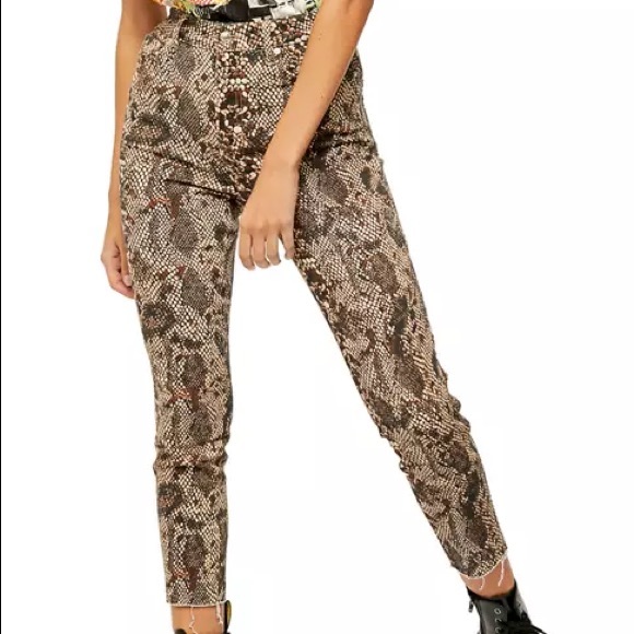 HOST β
 FREE PEOPLE Raw High-Rise 2 faced Snake Print Jean - Picture 4 of 15